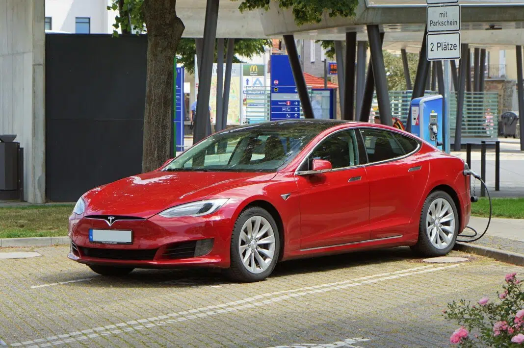 Germania: Toate stațiile de încărcare Tesla sunt ilegale