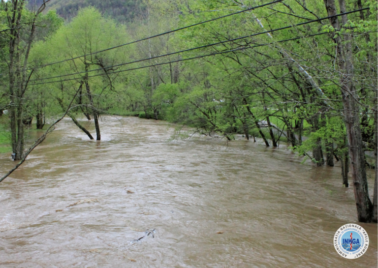 Hidrologii avertizează: Risc de viituri pe râuri din opt bazine hidrografice