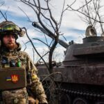 Armata ucraineană a eliberat zone din jurul orașului Bahmut, dar forțele ruse avansează în interiorul acestuia