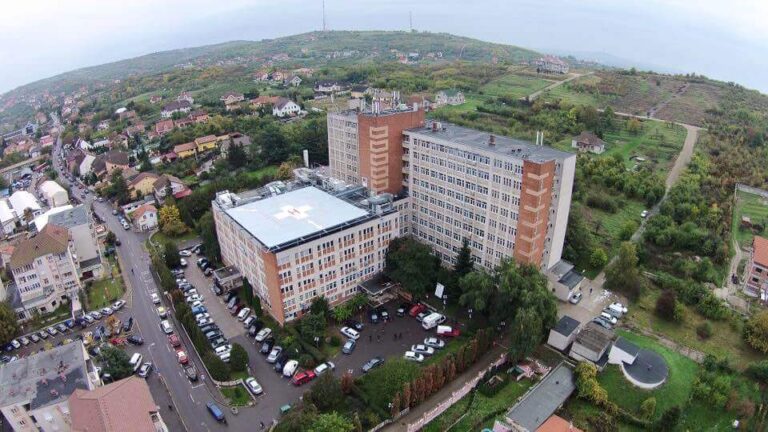 Un pacient de 45 de ani a fost salvat printr-o intervenție în premieră națională  la Spitalul Clinic Judeţean de Urgenţă (SCJU) Bihor