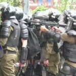 Poliția se ciocnește cu susținătorii lui Imran Khan la casa fostului premier