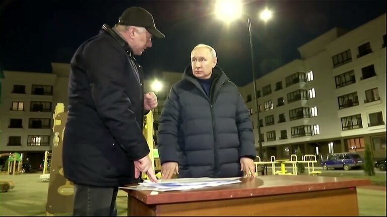 VIDEO: Putin face o călătorie surpriză la Mariupol, controlat de Rusia
