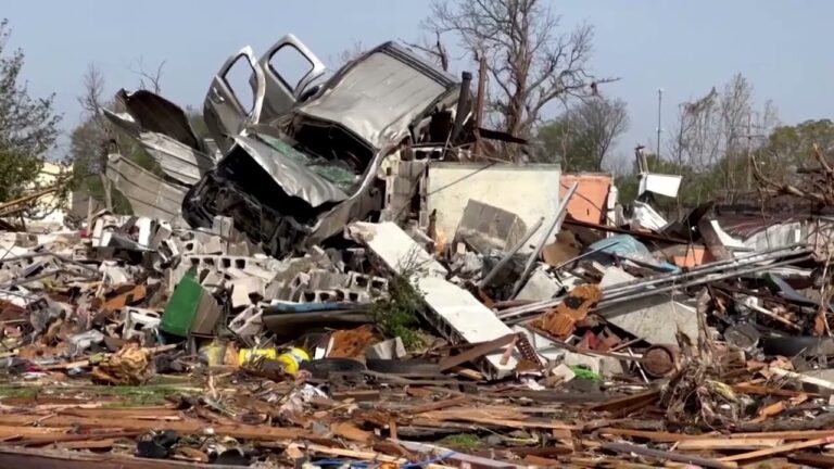 VIDEO: Mississippi – Zeci de morți în urma unei tornade