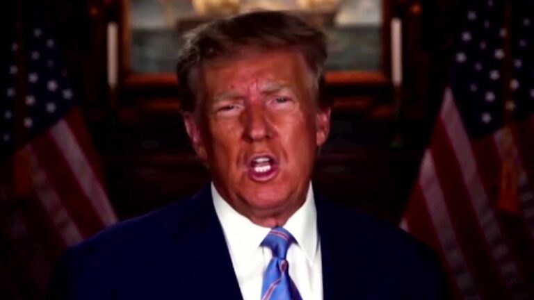 VIDEO: Trump avertizează că ar putea urma „moarte şi distrugere” în SUA dacă este inculpat