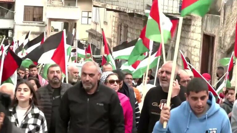 VIDEO: Sute de arabi din Israel marchează Ziua Pământului