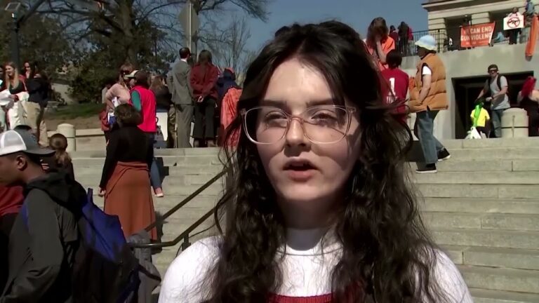 VIDEO: Proteste în Tennessee. Cer oficialilor să înăsprească legislația privind armele