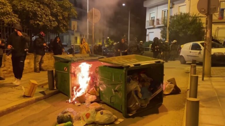 Grecia e cuprinsă de violențe grave la protestele ce au vizat dezastrul după accidentul de tren