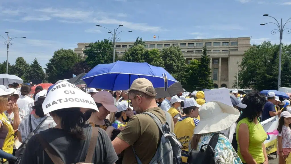 20.000 profesori protestează guvern