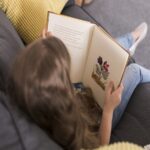 Primele cărți pentru copii citite de cei mici pun temelia unei dezvoltări armonioase