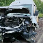 Un microbuz cu 14 pasageri s-a ciocnit cu un autoturism, în Prahova. A fost activat planul roșu de intervenție