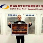 Tenorul Ştefan von Korch în turneu cu managerul lui Jackie Chan în China