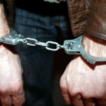 un bărbat încătușat de polițiști a făcut infarct și a murit la spital 