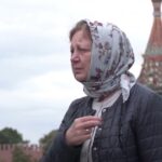 Rușii depun flori la un memorial improvizat în memoria celor morți recent din gruparea Wagner