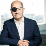 Imagini virale cu Olaf Scholz, cu bandă de pirat pe ochi, zgârieturi și vânătăi pe față