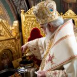 Din ce este făcut, de fapt, mirul de la biserică. Ingredientele secrete folosite de preoți în ritualul special de preparare