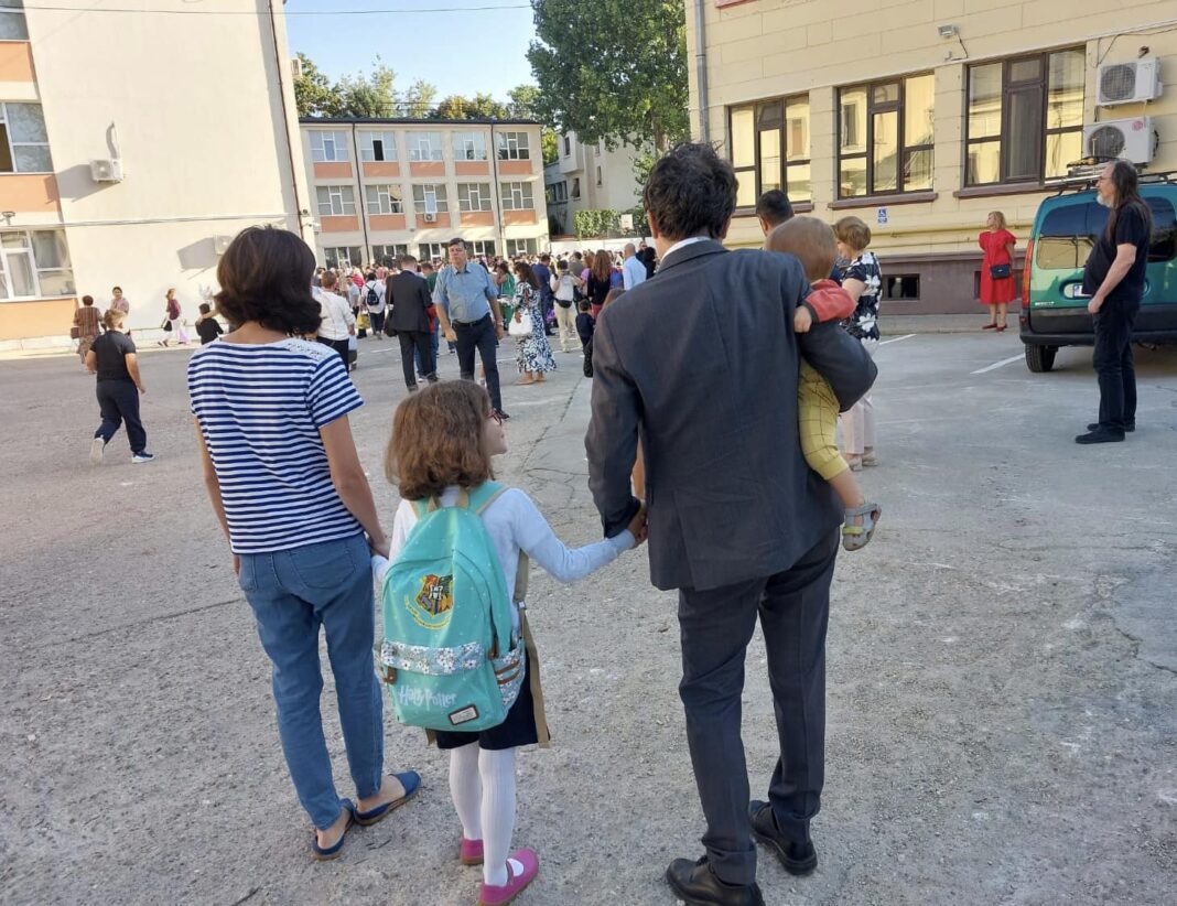 Nicușor Dan își duce copilul la școală / foto Nicușor Dan, facebook