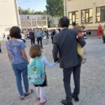 Primarul Nicușor Dan arată cum își duce copilul la școală
