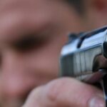 Femeie împușcată mortal, din greșeală, de propriul soț! Arma, deținută ilegal de bărbat