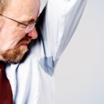 Mirosi urât oricât de des te speli și te parfumezi? Ce sfaturi dau alți oameni cu aceeași problemă