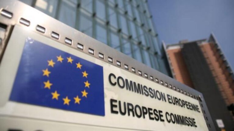 Comisia europeană recomandă începerea negocierilor de aderare la UE cu Ucraina, R. Moldova şi Bosnia-Herţegovina