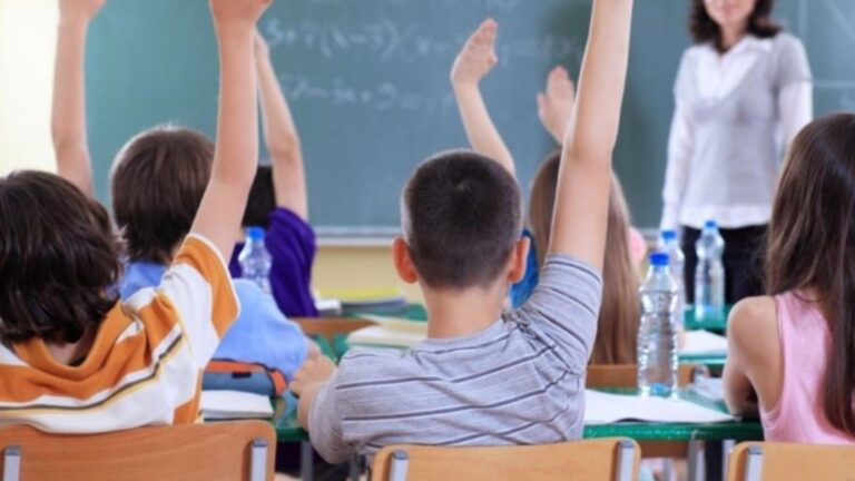 Ministerul Educației susține că a pus la dispoziție lămuriri legate de modul de utilizare a voucherelor pentru profesori