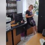 Imagini halucinante din Vâlcea. Consiliera unui primar îl bate pe viceprimar VIDEO