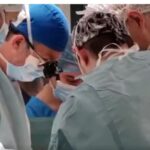 au implantat o inimă artificială la o fată de 17 ani