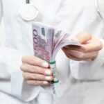 Mită „cât o garsonieră” luată de șeful Administrației Spitalelor București de la managerul Spitalului Colentina