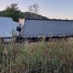 Accident în lanț, într-o localitate din Mureș. Trei autocamioane şi un autoturism, implicate FOTO