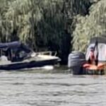 Poliţiştia au deschis dosar penal în cazul ciocnirii celor două bărci pline cu turiști, în Deltă. O persoană este în continuare căutată