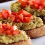 Salata de vinete românescă vs. arăbească. Ingredientul care face diferența