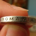 Românii emigrează în masă, rata sărăciei este încă cea mai ridicată din UE