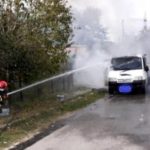 Explozie la o autoutilitară încărcată cu produse folosite la marcajul rutier! 3 răniți