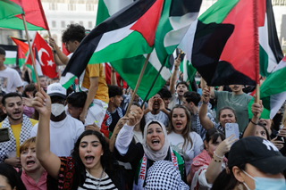 Sute de persoane au fost la un protest pro-palestinian în Piaţa Universităţii din Bucureşti