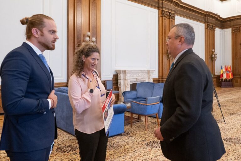Soția românului răpit de Hamas a ajuns la Parlamentul României unde s-a văzut cu Nicolae Ciucă