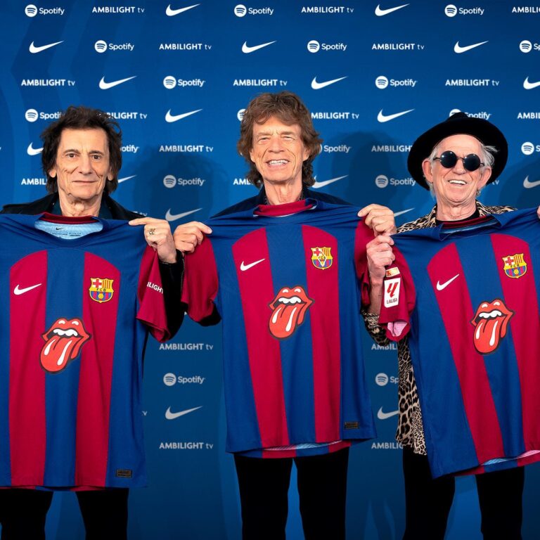 FOTO. FC Barcelona va juca în „El Clasico” cu logo-ul trupei Rolling Stones pe tricouri