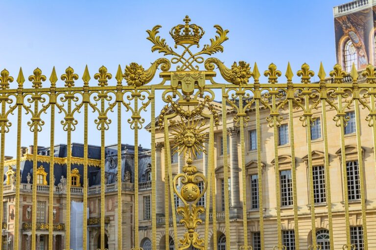 Palatul Versailles a fost evacuat. Alertă cu bombă!