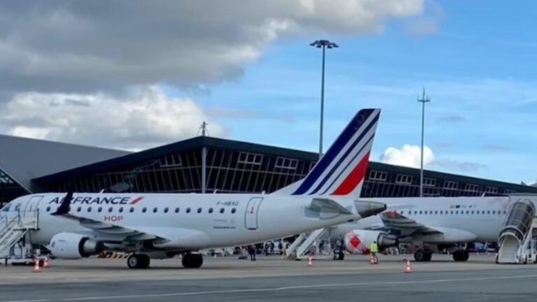 Cinci aeroporturi din Franța au primit amenințări cu bombă