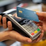 O universitate din România a interzis total plățile în numerar. Studenții nu mai pot plăti cu bani cash nici măcar la cantină