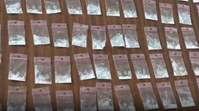 Jandarmii din Alba au descoperit la un bărbat plicuri cu substanță albă-cristalină interzisă