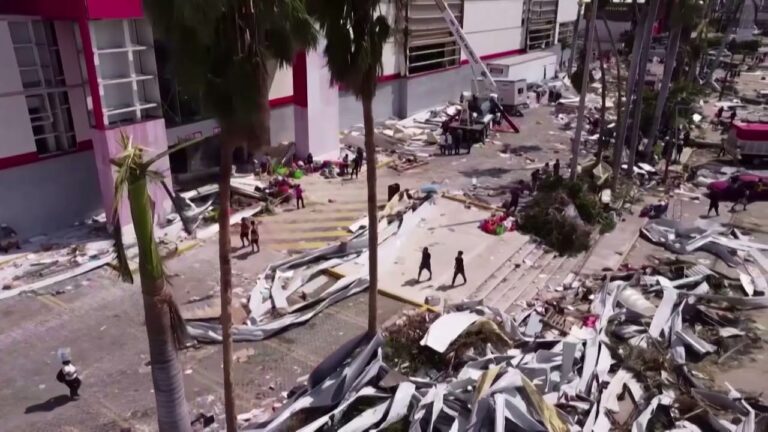 Imaginile arată distrugerea în Acapulco după uraganul Otis