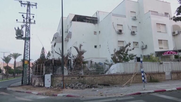 VIDEO. Mai multe clădiri din Israel au fost avariate după ce au fost lovite de rachete din Gaza