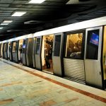 O vedetă TV a fost bătută la metrou, după ce a înjurat un bărbat din greșeală