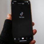 TikTok a şters peste 500.000 de videoclipuri şi a închis 8.000 de transmisiuni live despre conflictul dintre Israel şi Hamas, la somația UE