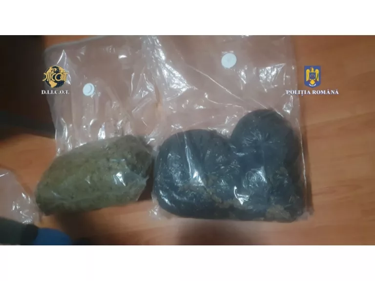 Traficant internațional de droguri, reținut. Polițiștii au confiscat aproximativ 8,5 kilograme de canabis