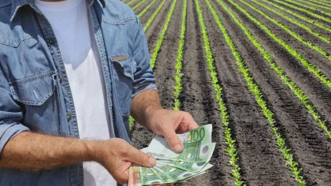 Plata ajutoarelor de 100 de euro pentru fermierii din vegetal și zootehnie începe din 15 mai