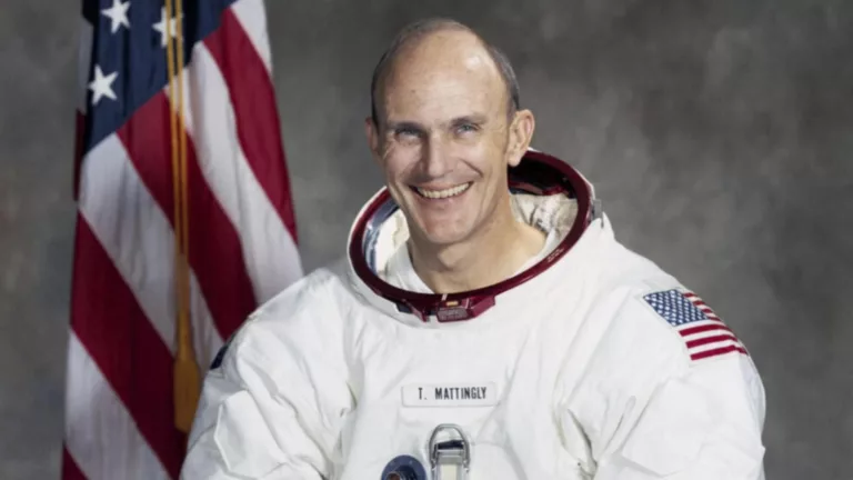 A murit astronautul care a reușit să salveze echipajul misiunii Apollo 13