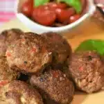 Visezi la chiftele suculente și gustoase? Iată ingredientul care le dă clasă chiar și marilor bucătari