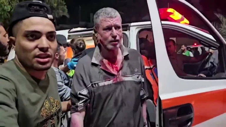VIDEO. Răniți din Gaza, transportați de urgență la spital după o lovitură israelină