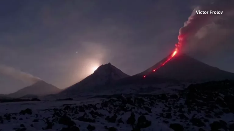 A venit din nou timpul pentru ca cel mai mare vulcan din Rusia să erupă